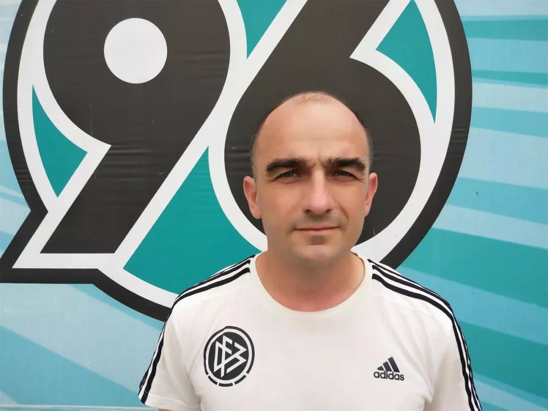 主教练alexander zvonc(阿历克斯)